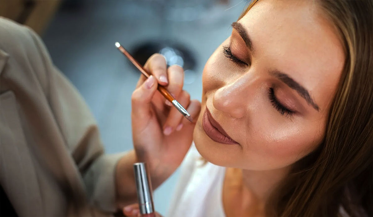 Astuces maquillage pour tenir toute la journée et la nuit